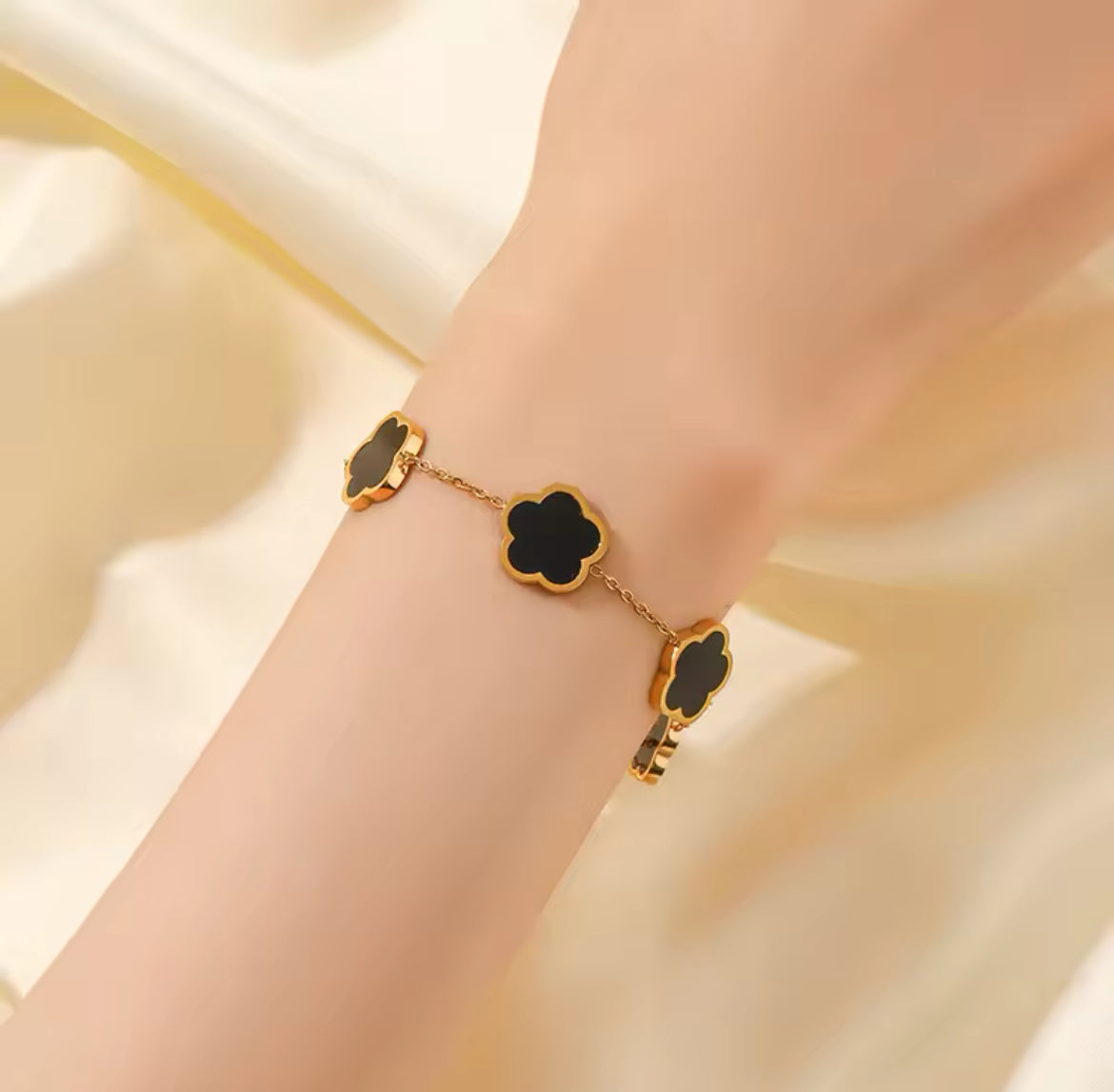 CLOVER BRACELET (BLACK)