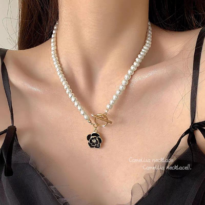 FLOWER PEARL PENDANT