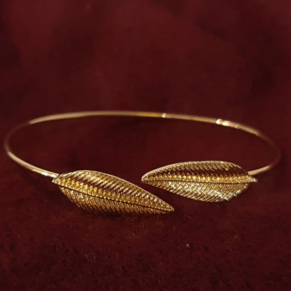 ELEGENT LEAF BRACELET