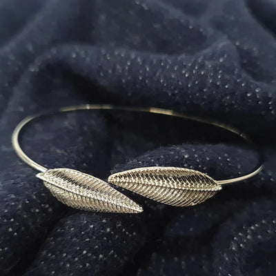 ELEGENT LEAF BRACELET