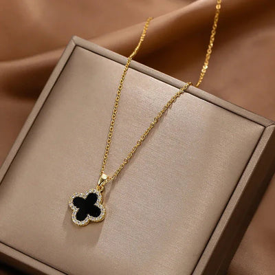 CLOVER PENDANT (BLACK)